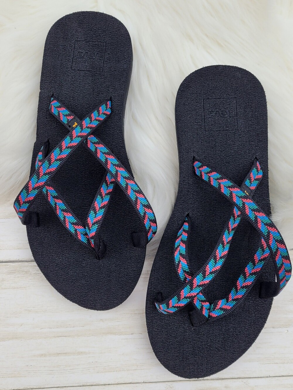 Teva Olowahu Lightweight Comfort Sandal Retro Geometric Multi Blue Red Women's 7